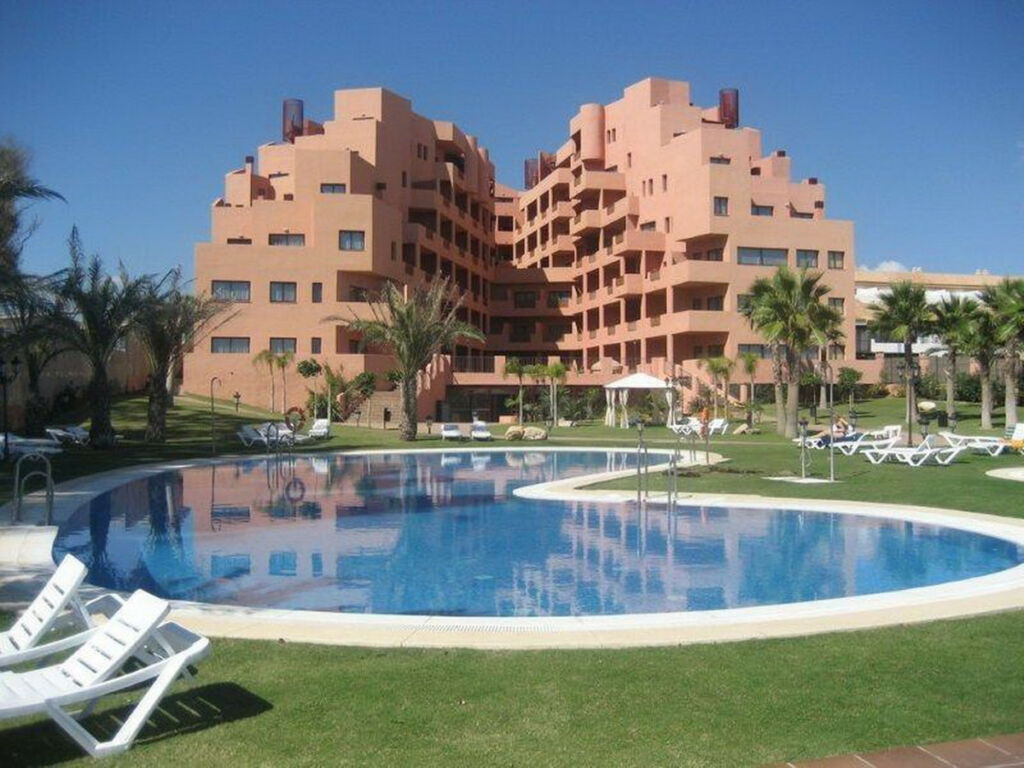 Middle Floor Apartment La Duquesa Málaga - image 16
