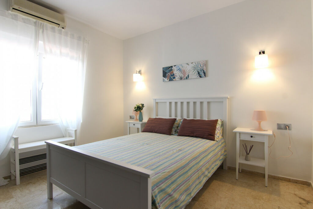 Detached Villa Estepona Málaga - image 16
