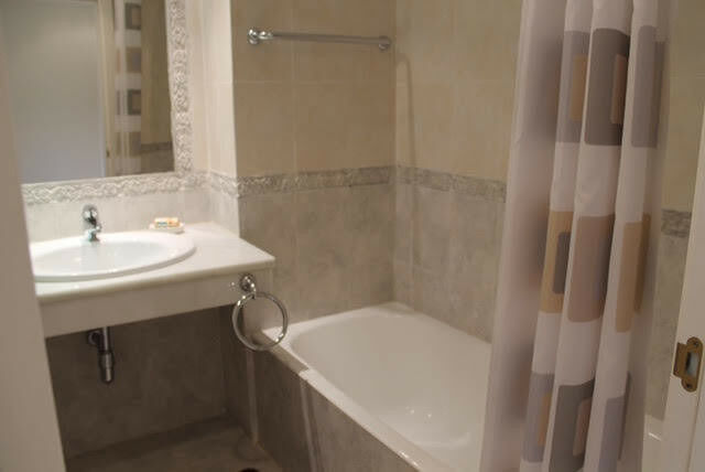 Middle Floor Apartment Hacienda del Sol Málaga - image 13