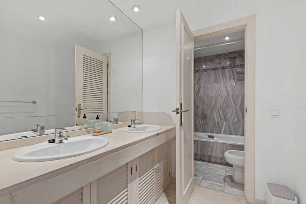 Ground Floor Apartment Estepona Málaga - image 16