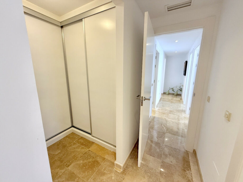 Middle Floor Apartment La Mairena Málaga - image 15