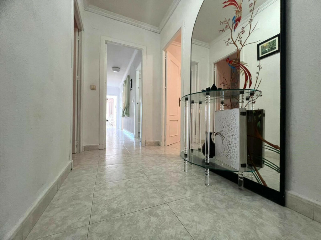 Middle Floor Apartment Playa de los Locos Alicante - image 16