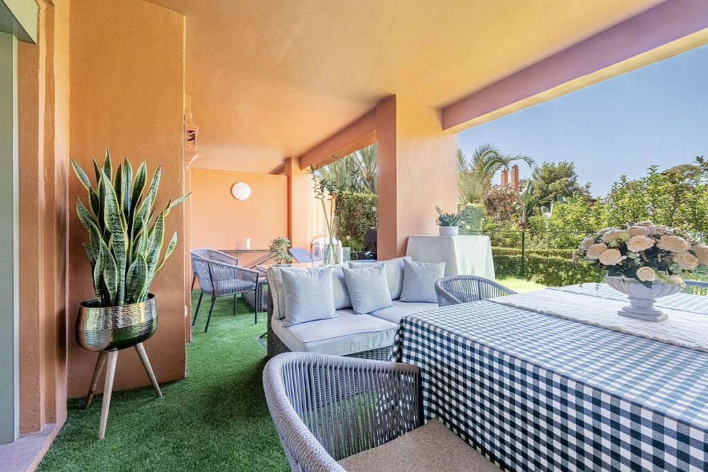 Ground Floor Apartment Estepona Málaga - image 2