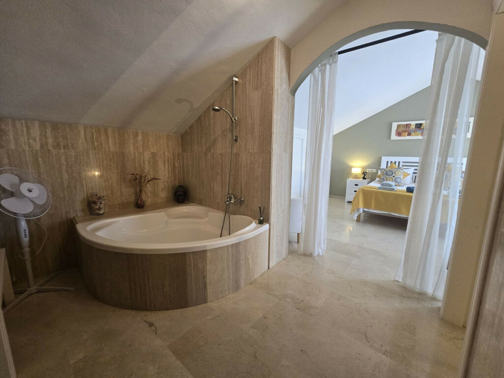 Penthouse Duplex Elviria Málaga - image 16