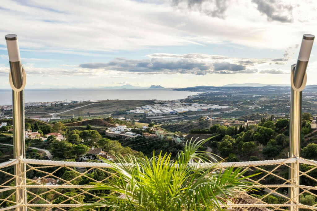 Detached Villa Estepona Málaga - image 16