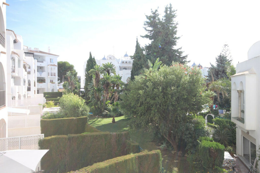 Middle Floor Apartment Calahonda Málaga - image 18