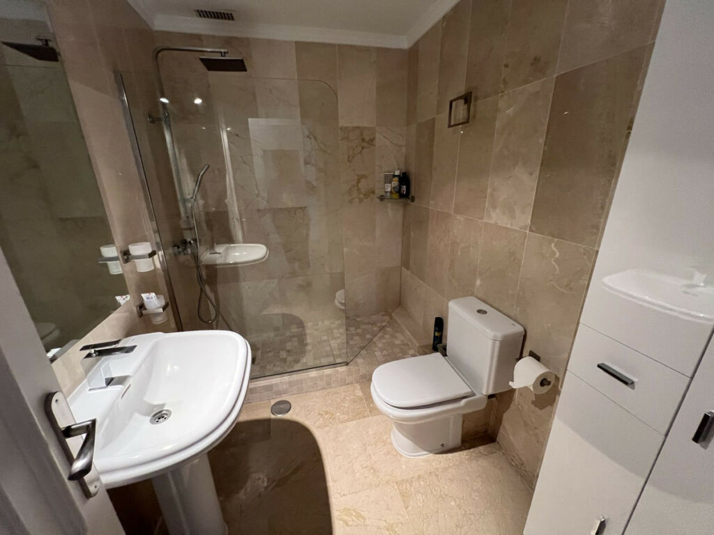 Townhouse El Paraiso Málaga - image 17