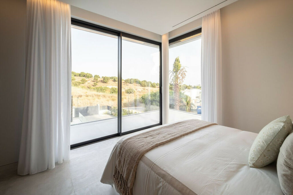 Detached Villa El Paraiso Málaga - image 16