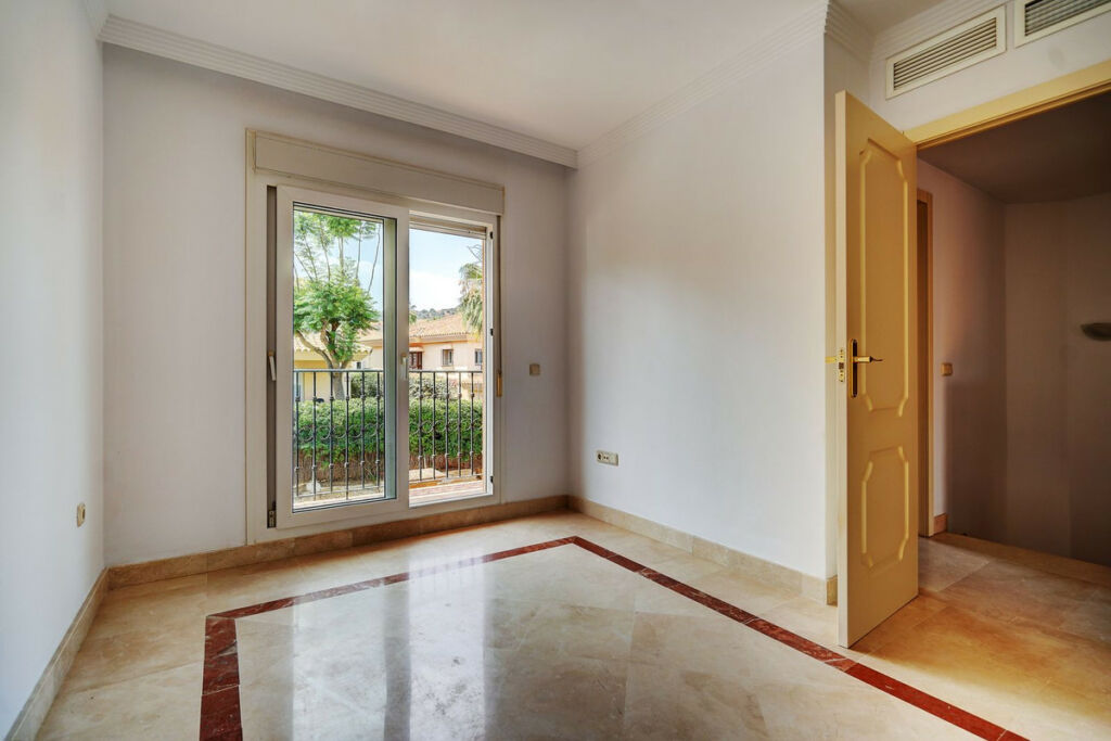 Semi-Detached House Riviera del Sol Málaga - image 16