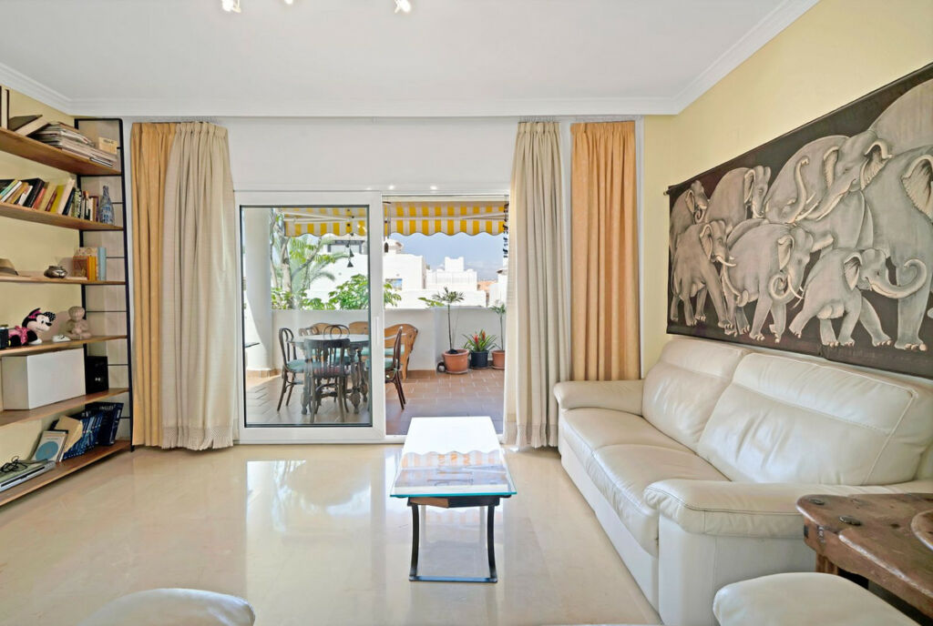 Middle Floor Apartment Nagüeles Málaga - image 16