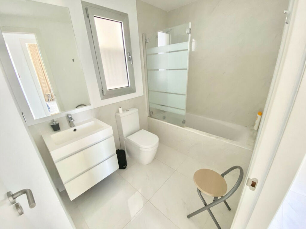 Middle Floor Apartment Estepona Málaga - image 16