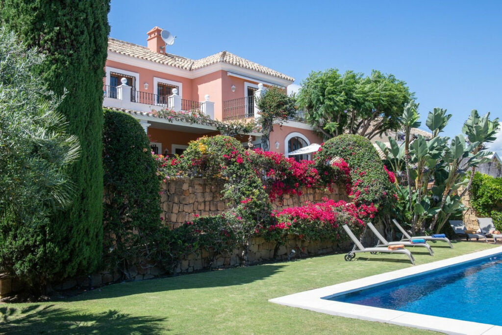 Detached Villa El Paraiso Málaga - image 16