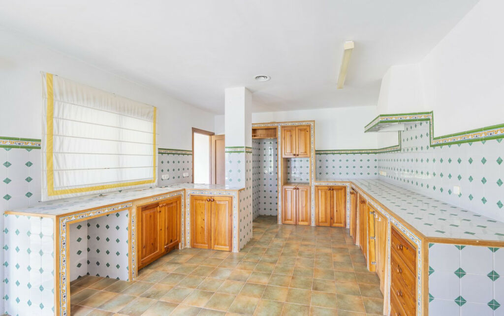 Detached Villa San Roque Club Cádiz - image 16