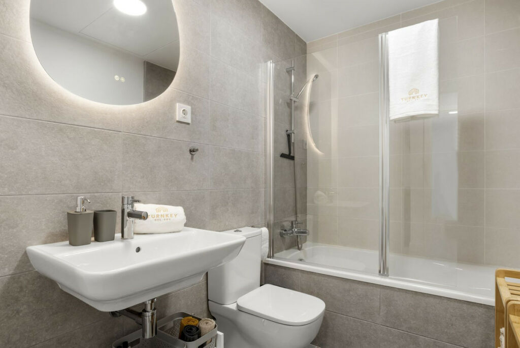 Middle Floor Apartment Estepona Málaga - image 16