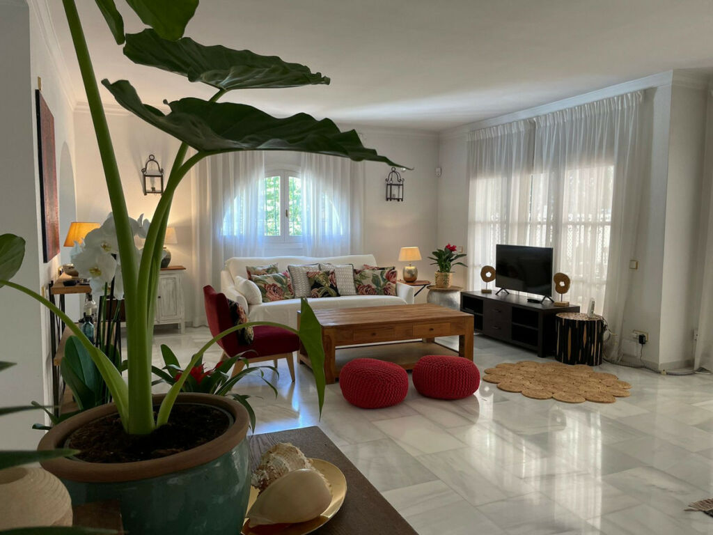 Detached Villa Sierra Blanca Málaga - image 16