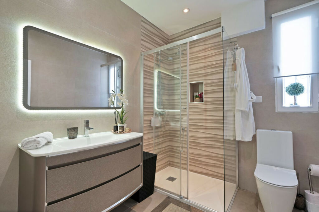 Detached Villa Estepona Málaga - image 16