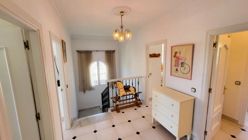 Detached Villa Elviria Málaga - image 17