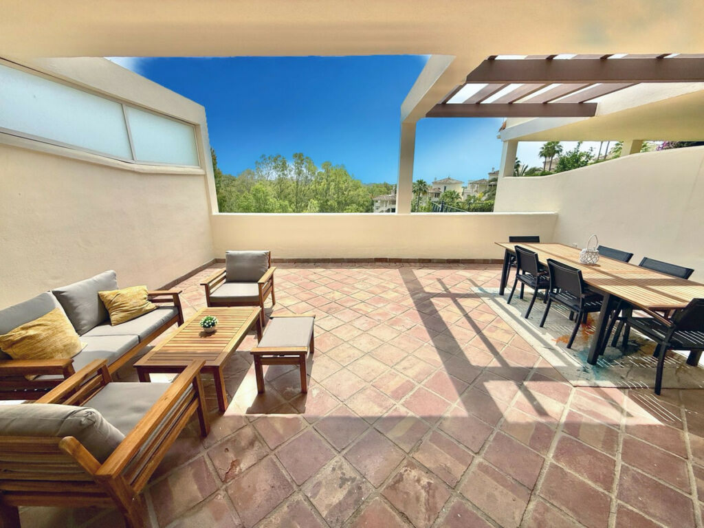 Middle Floor Apartment Nueva Andalucía Málaga - image 16