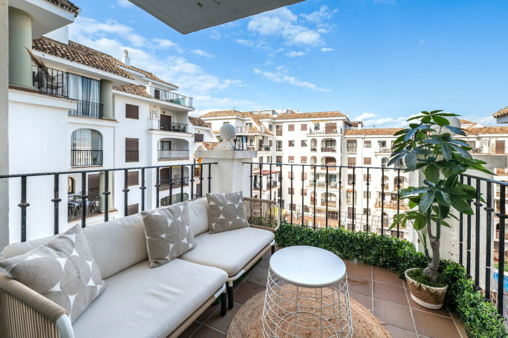 Middle Floor Apartment La Duquesa Málaga - image 17