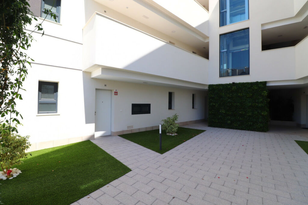 Ground Floor Apartment Villamartin Alicante - image 16
