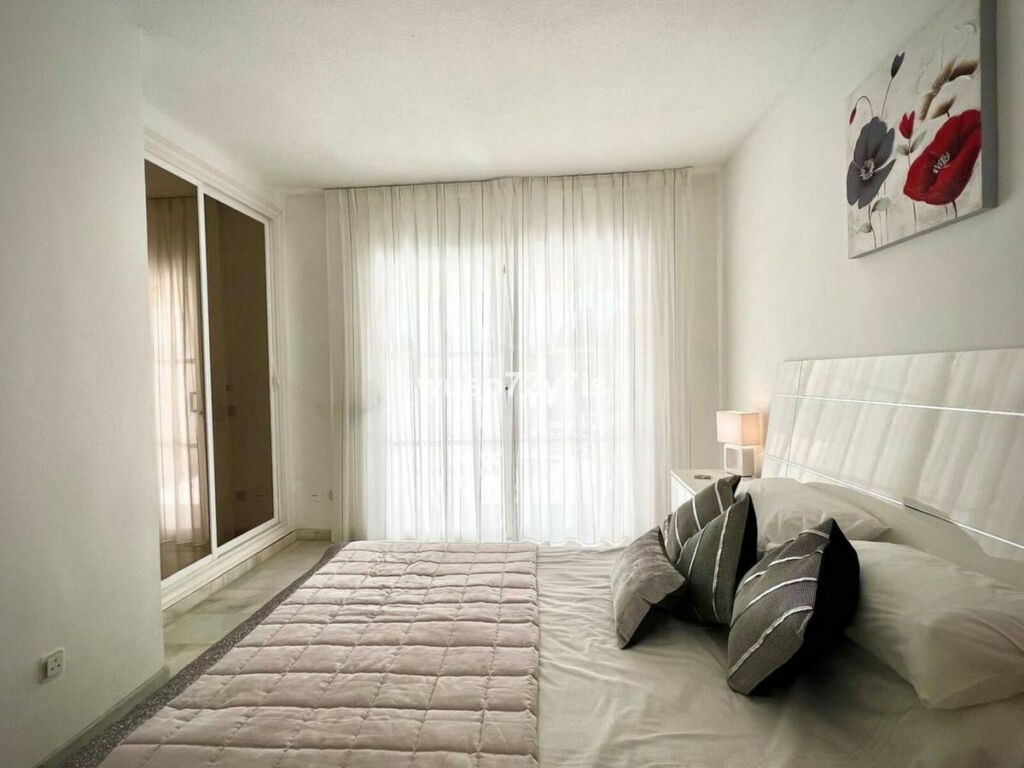 Townhouse El Paraiso Málaga - image 16