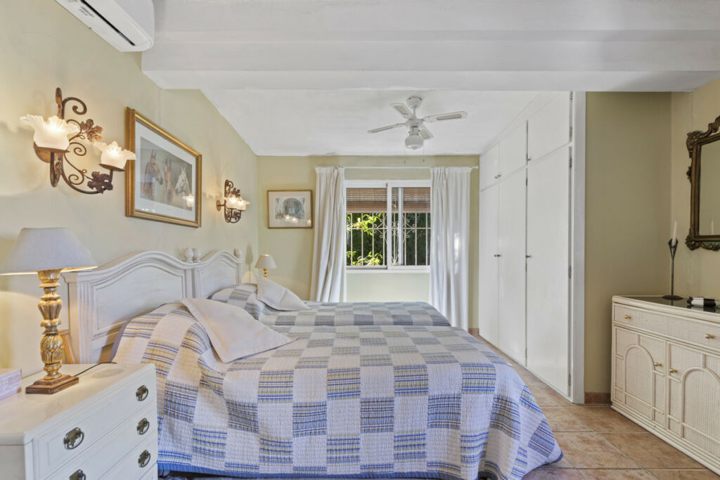 Detached Villa Valle del Sol Málaga - image 17