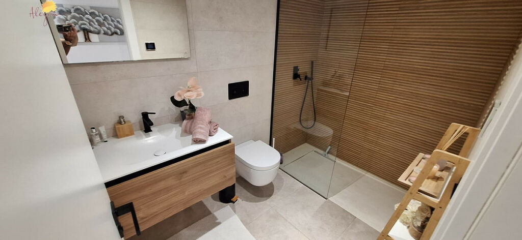 Middle Floor Apartment Torrevieja Alicante - image 16