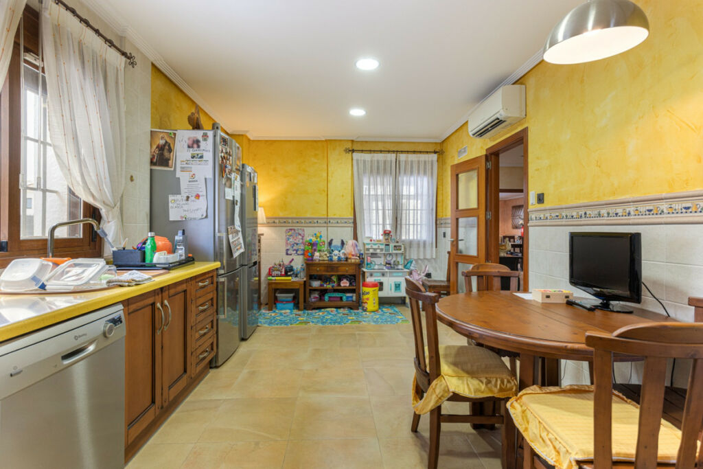 Detached Villa Los Montesinos Alicante - image 16