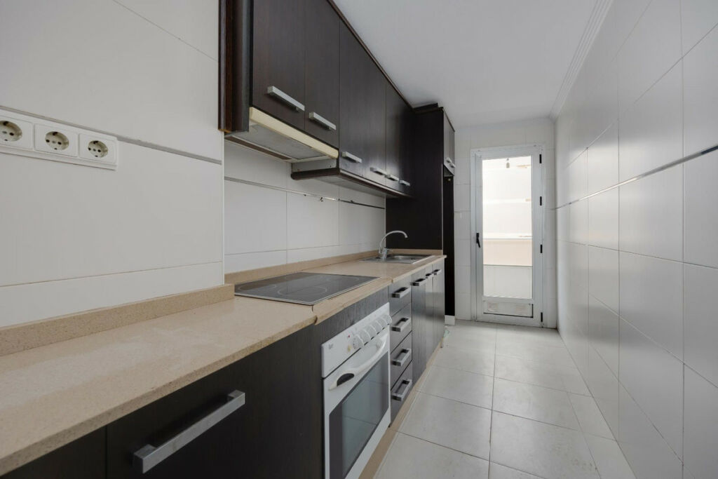 Middle Floor Apartment Torrevieja Alicante - image 16