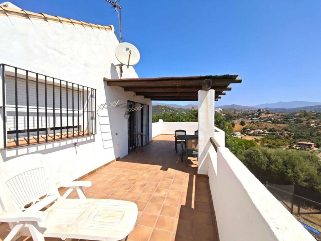Detached Villa Estepona Málaga - image 16