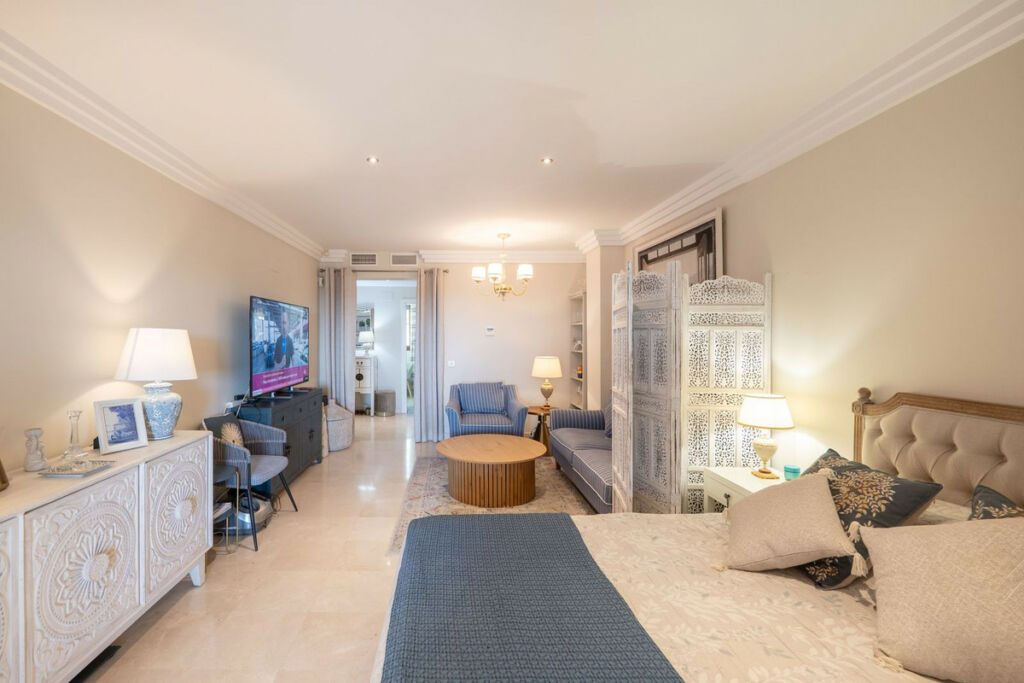 Middle Floor Apartment Benahavís Málaga - image 16