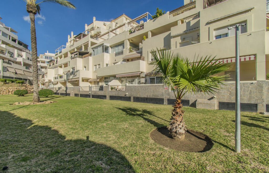 Penthouse Torrequebrada Málaga - image 16