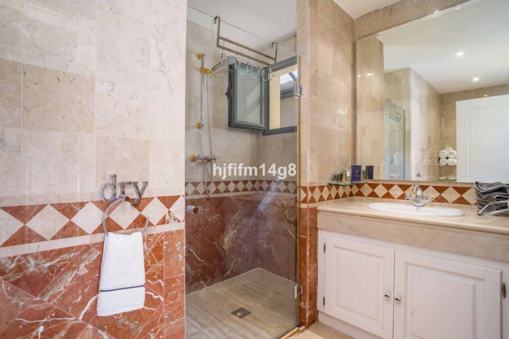 Penthouse Duplex Nueva Andalucía Málaga - image 16