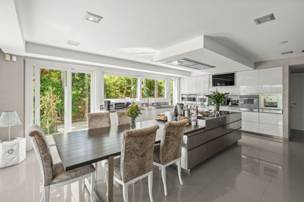 Detached Villa Bahía de Marbella Málaga - image 16