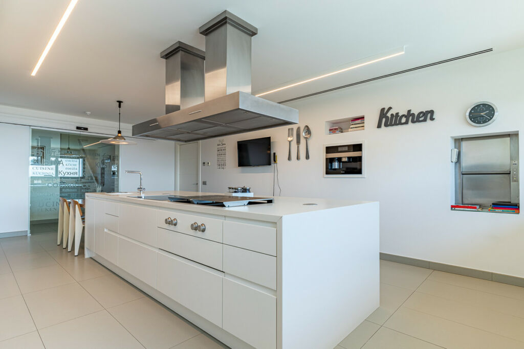 Detached Villa Málaga Este Málaga - image 16