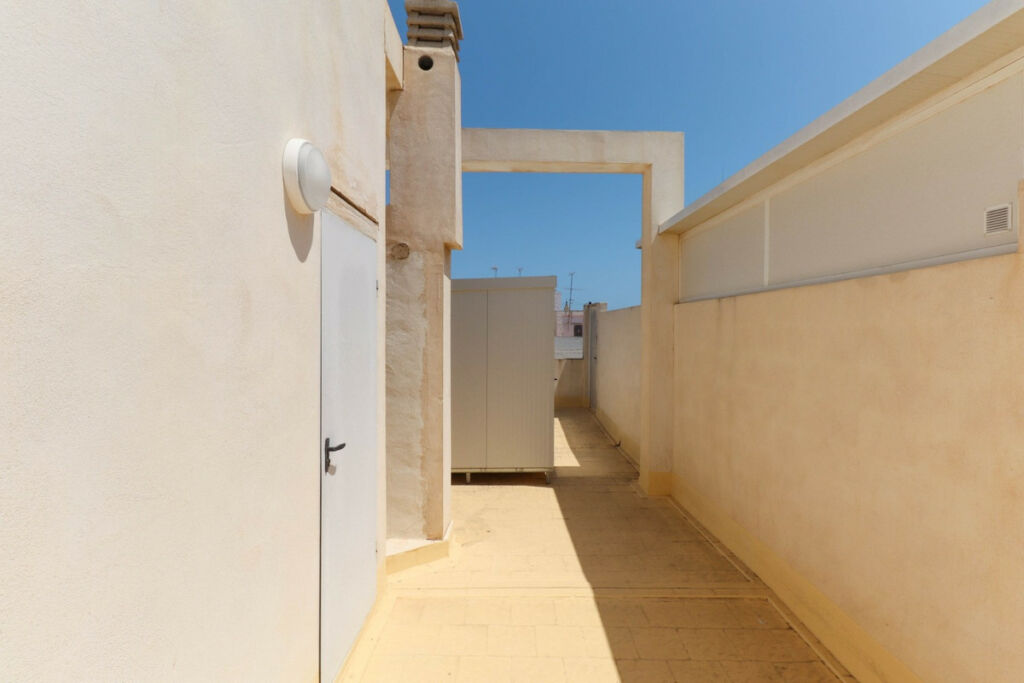 Middle Floor Apartment Torrevieja Alicante - image 17