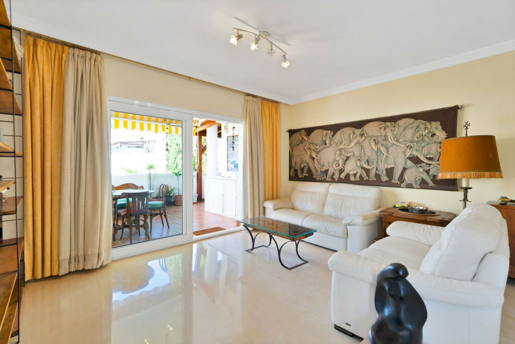 Middle Floor Apartment Nagüeles Málaga - image 17