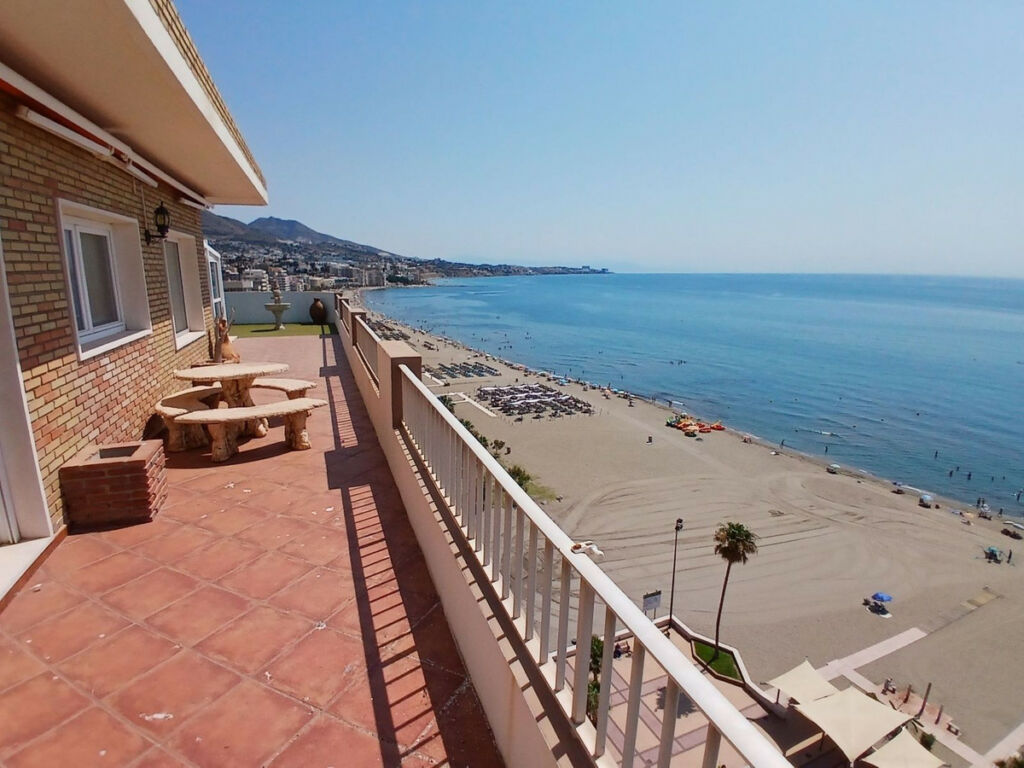 Penthouse Fuengirola Málaga - image 17