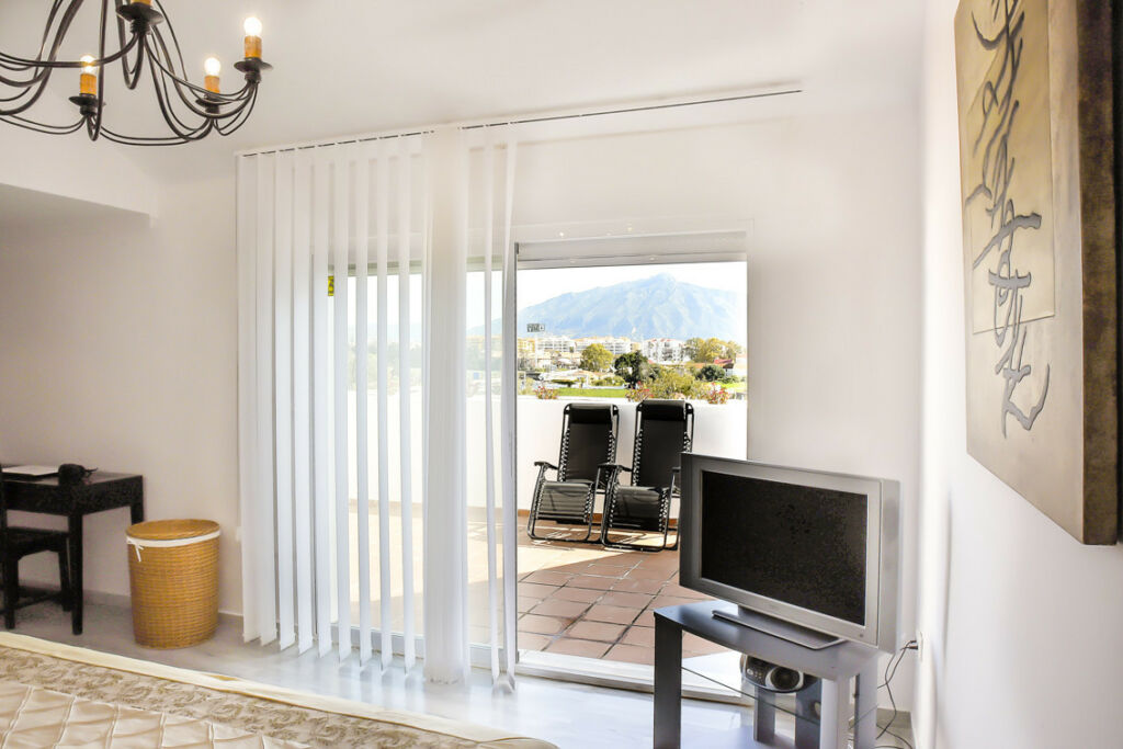 Penthouse Guadalmina Baja Málaga - image 17