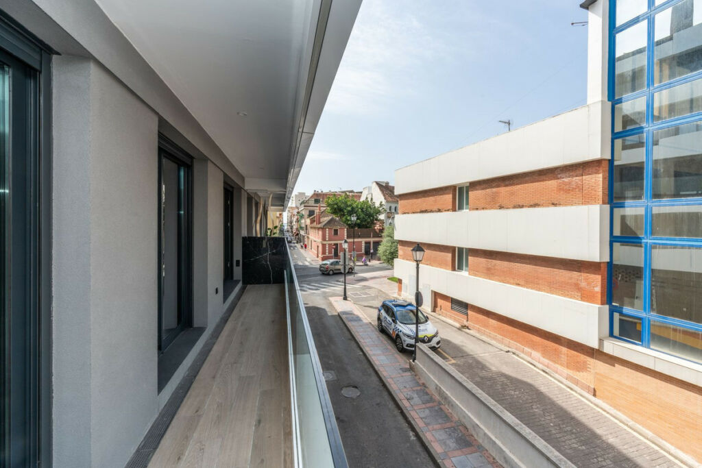 Middle Floor Apartment Fuengirola Málaga - image 4