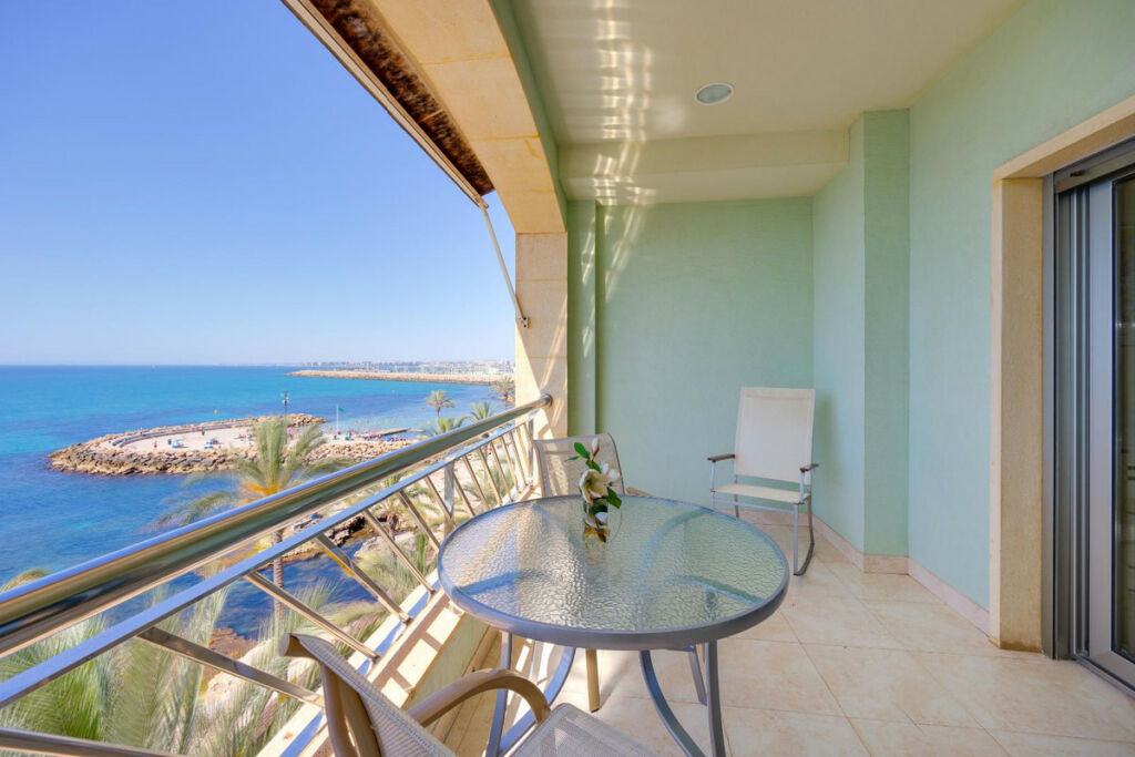 Middle Floor Apartment Torrevieja Alicante - image 17