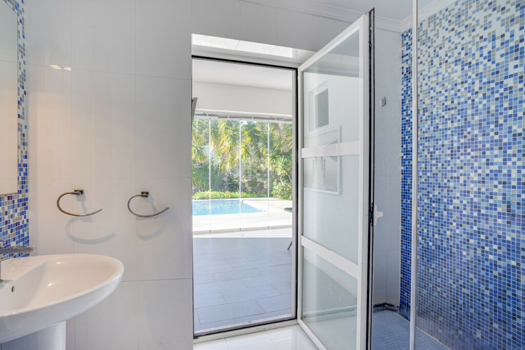 Detached Villa Elviria Málaga - image 17