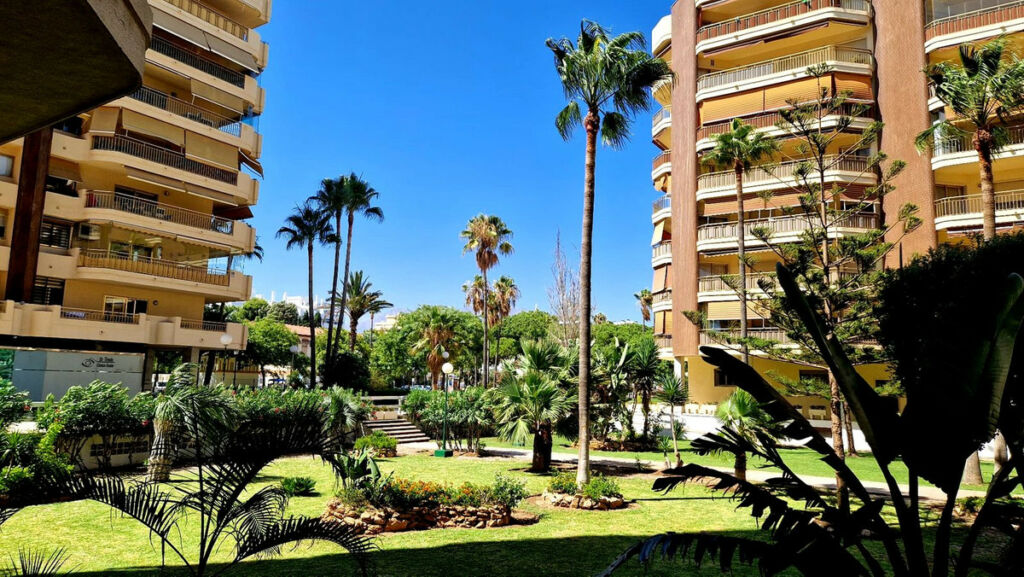 Middle Floor Apartment Fuengirola Málaga - image 17