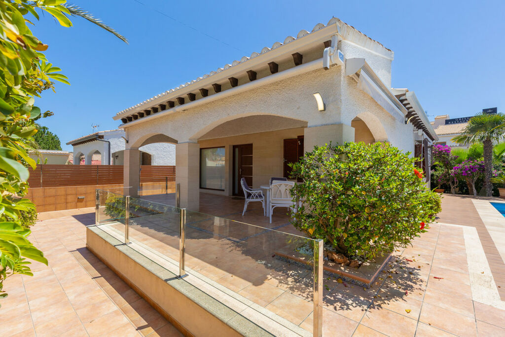 Detached Villa Punta Prima Alicante - image 17