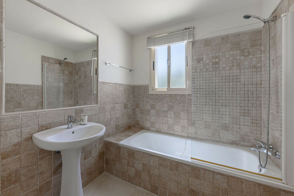 Townhouse Nueva Andalucía Málaga - image 17