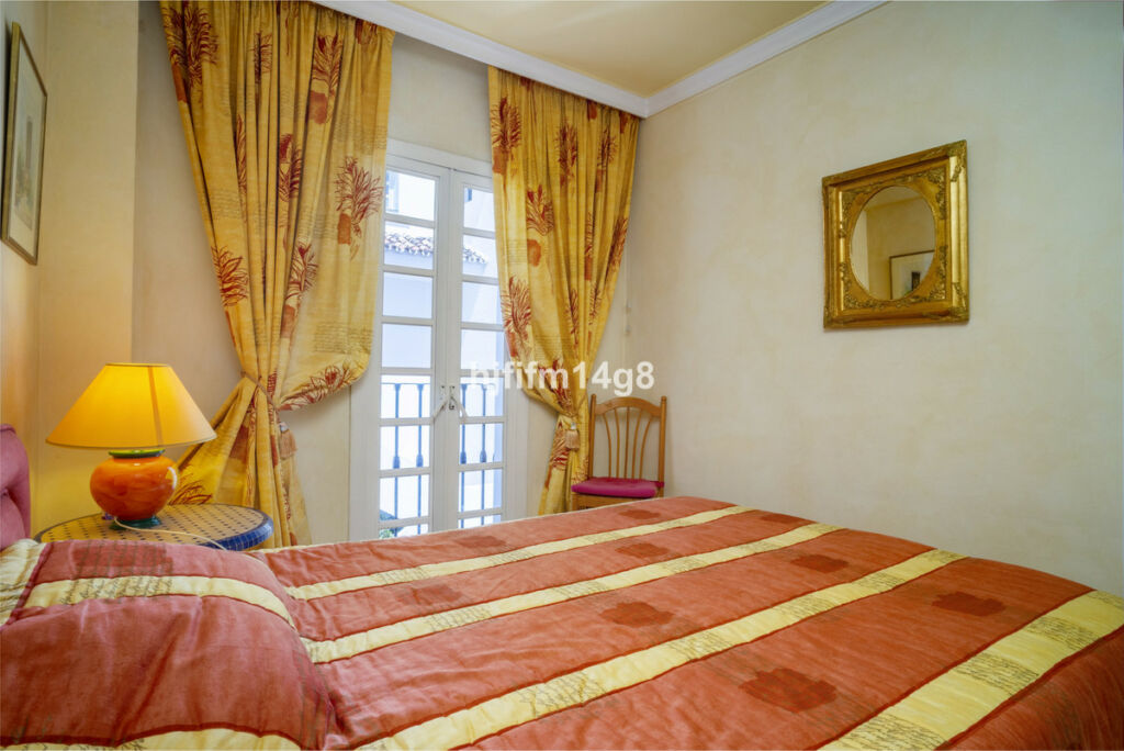 Townhouse Nueva Andalucía Málaga - image 18