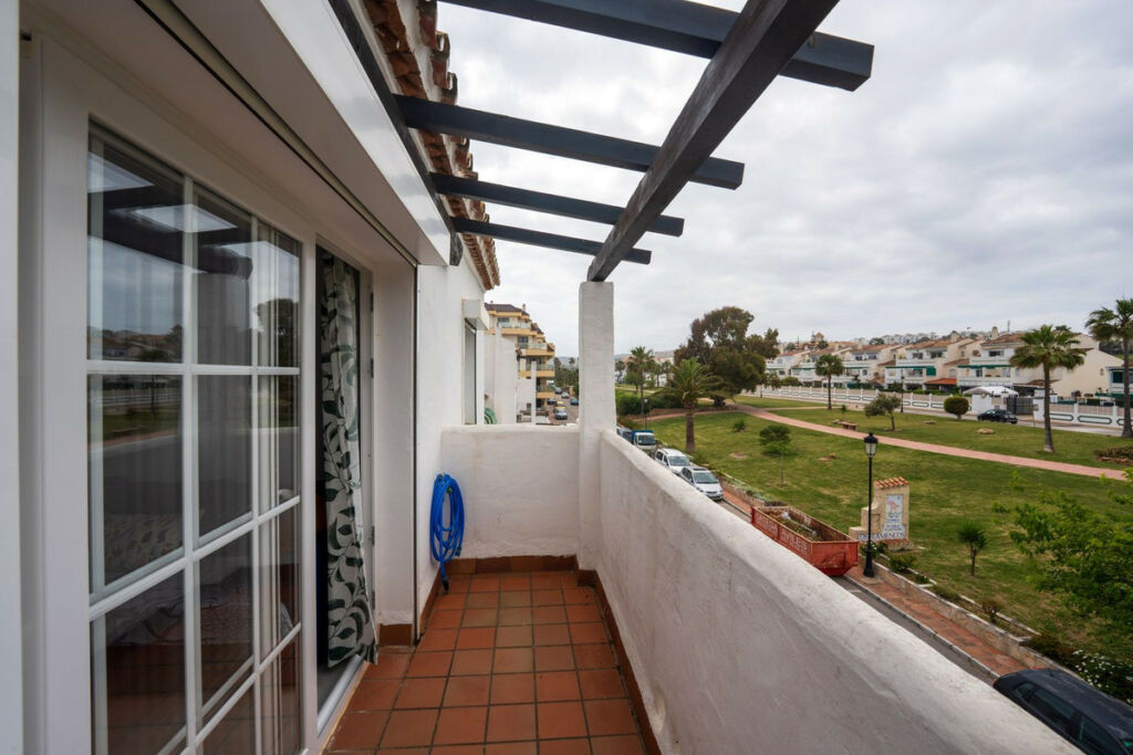 Penthouse La Duquesa Málaga - image 17