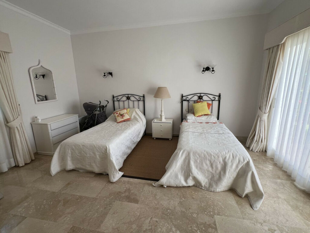 Townhouse El Paraiso Málaga - image 18
