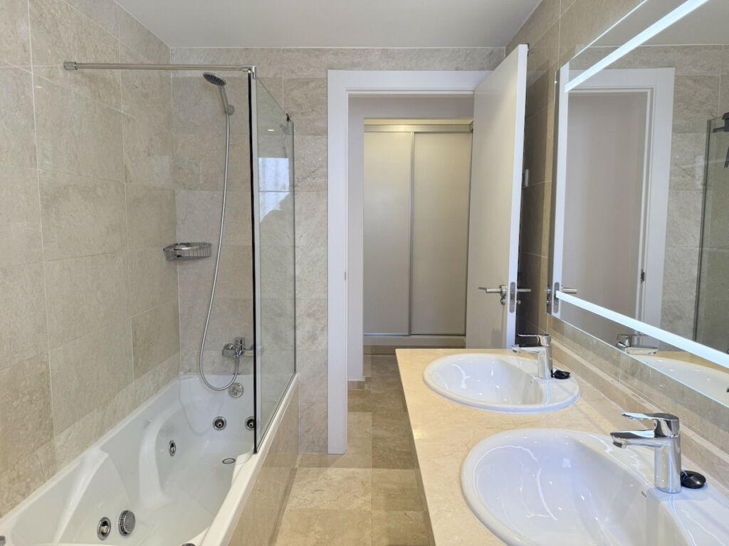 Middle Floor Apartment La Mairena Málaga - image 16