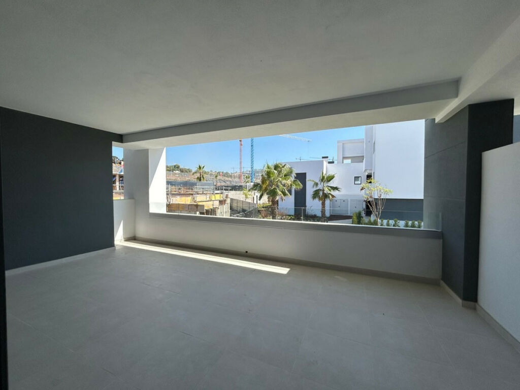 Middle Floor Apartment Estepona Málaga - image 17